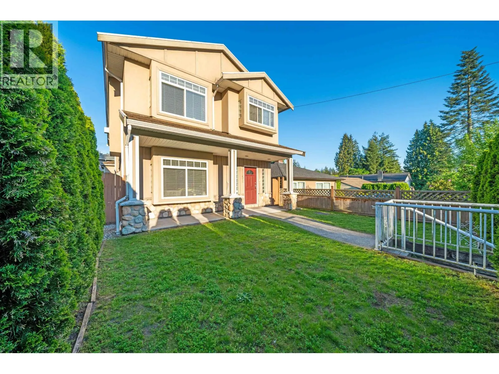 2052 WESTVIEW DRIVE