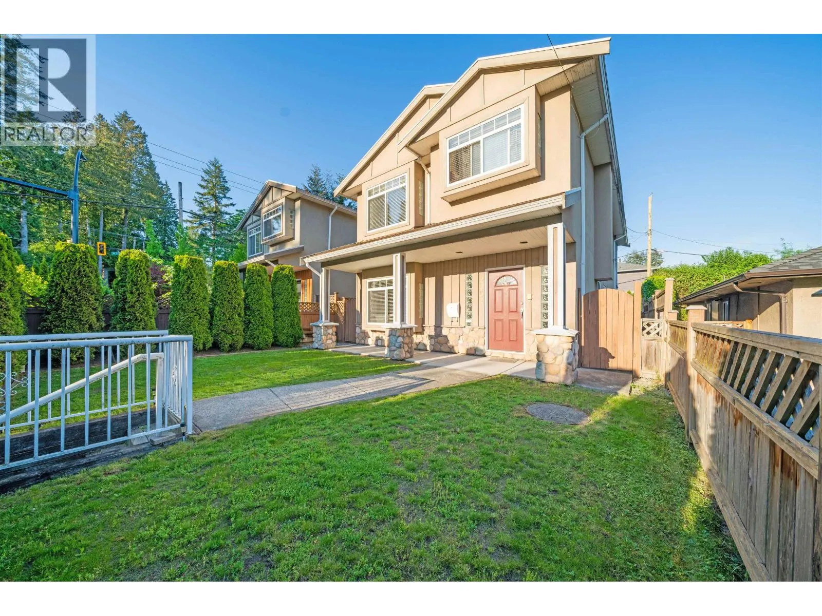 2052 WESTVIEW DRIVE