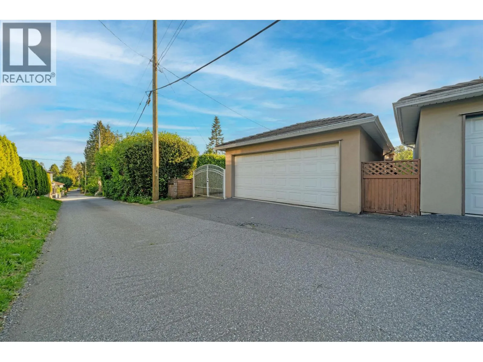 2052 WESTVIEW DRIVE