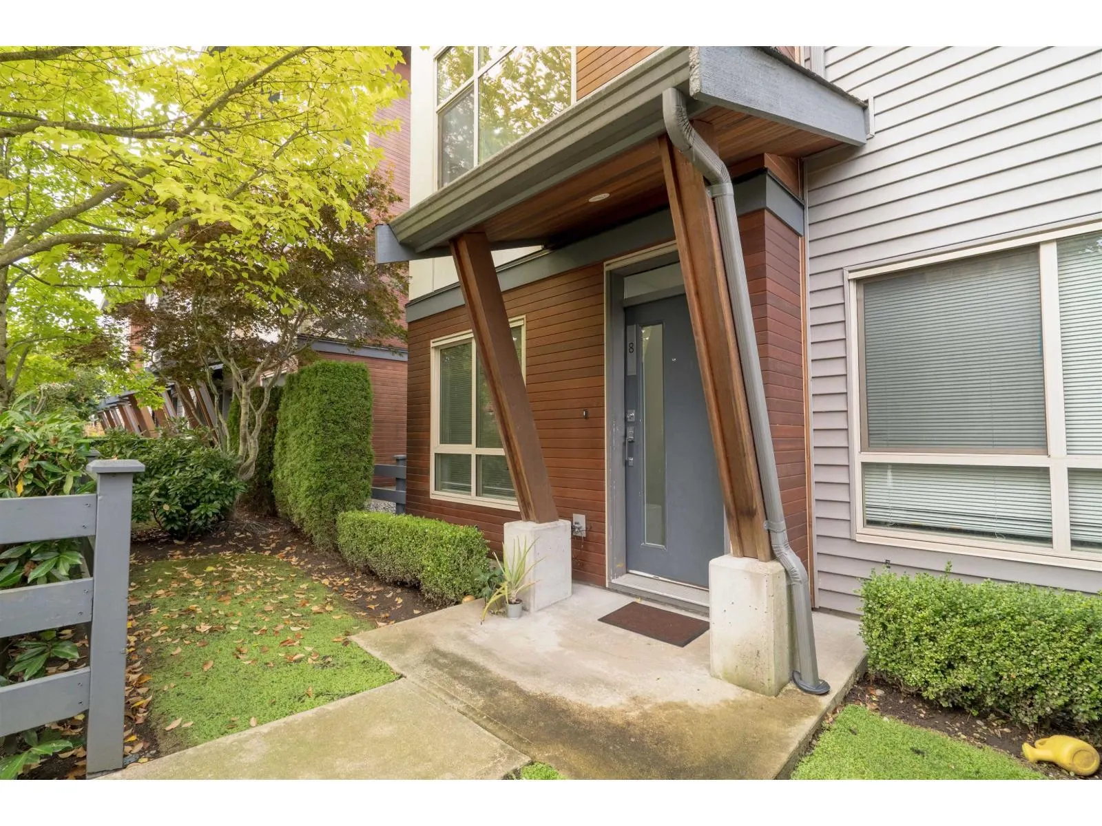 8 8473 163 STREET