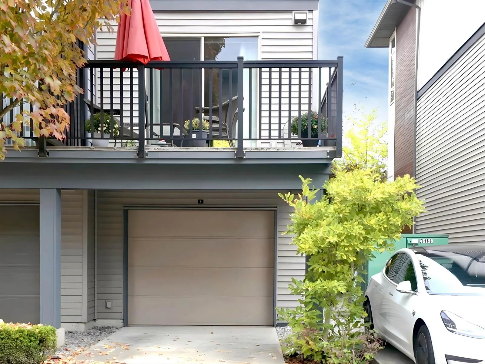 8 8473 163 STREET