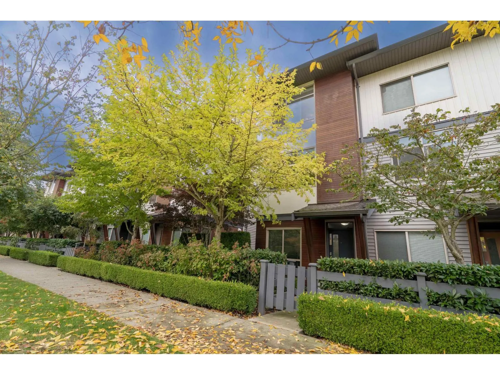 8 8473 163 STREET