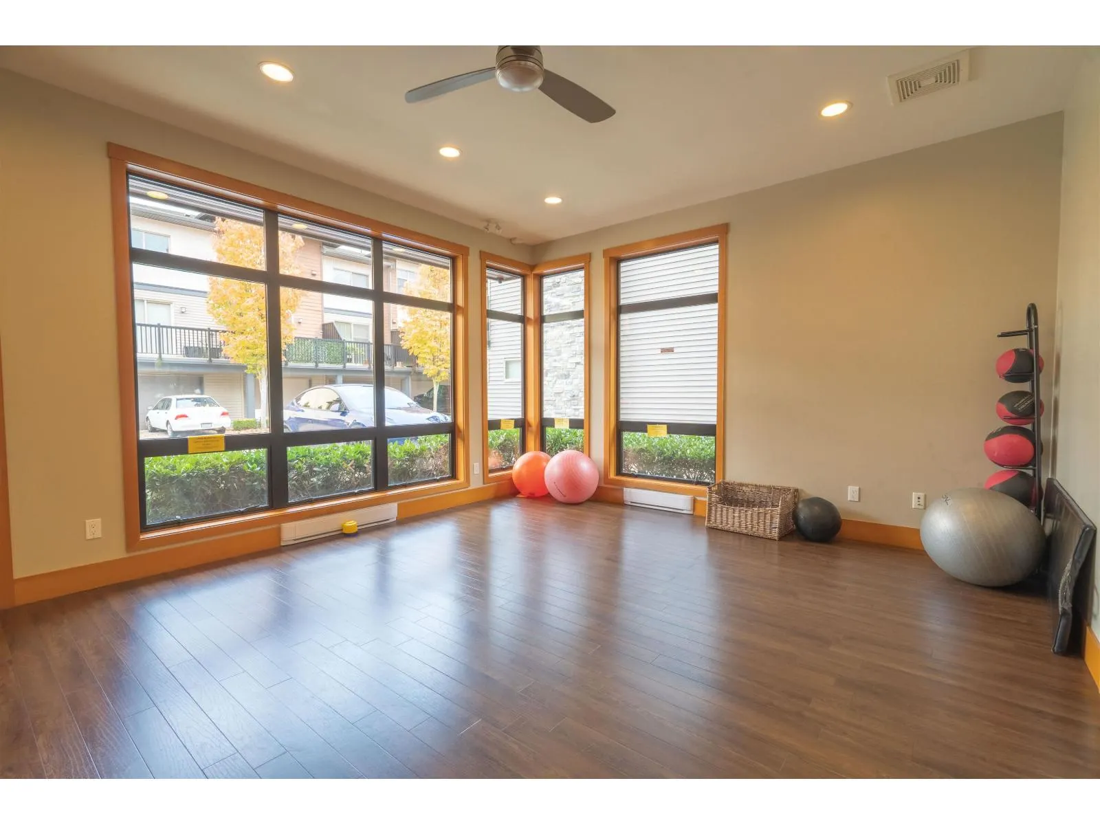 8 8473 163 STREET