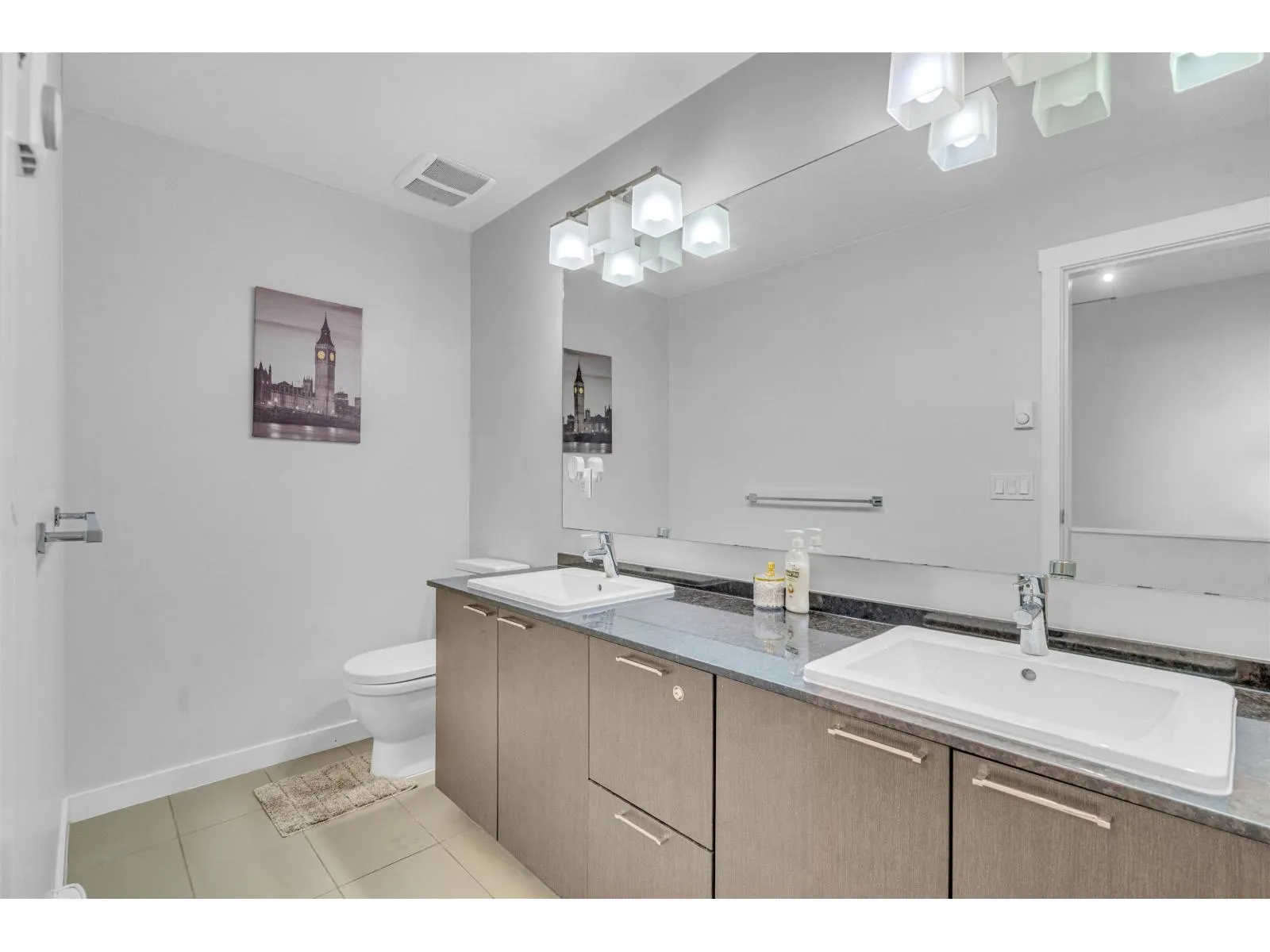 8 8473 163 STREET