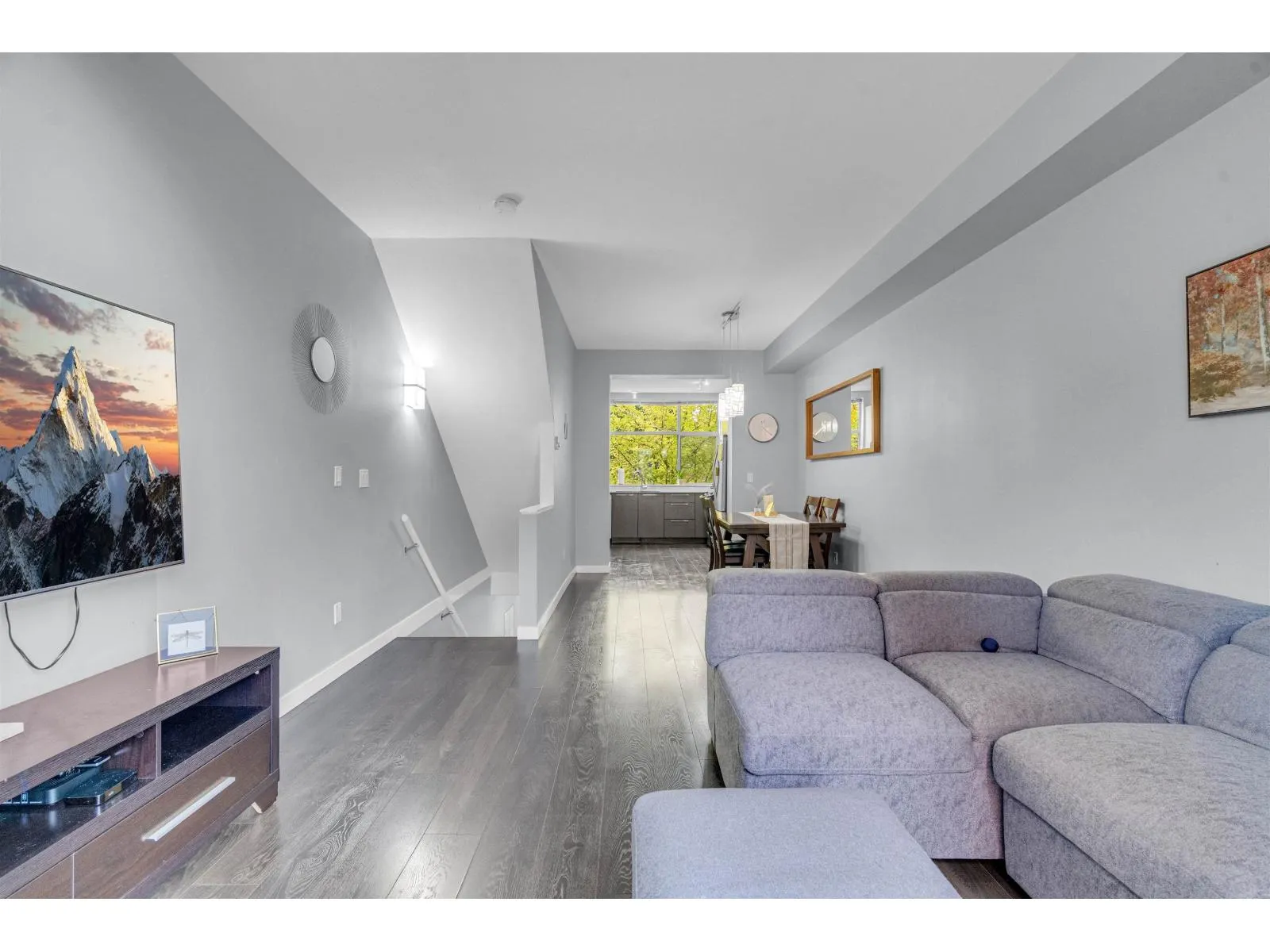 8 8473 163 STREET