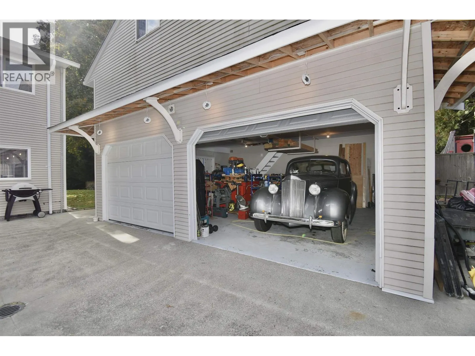 8086 DOGWOOD DRIVE