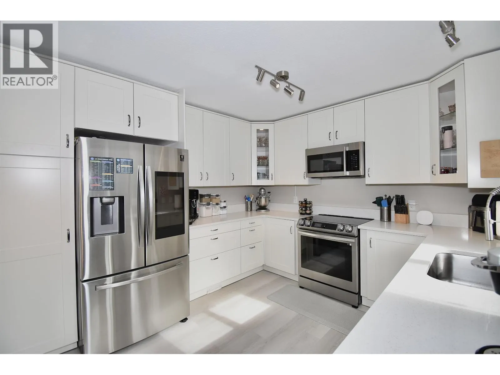 8086 DOGWOOD DRIVE