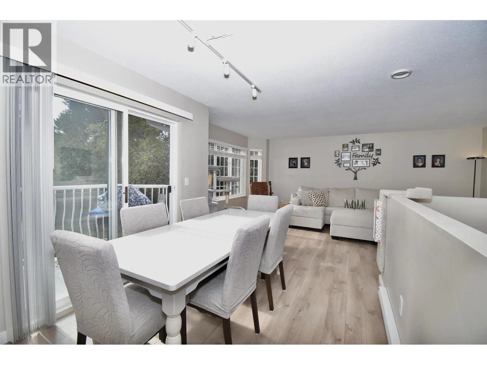 8086 DOGWOOD DRIVE