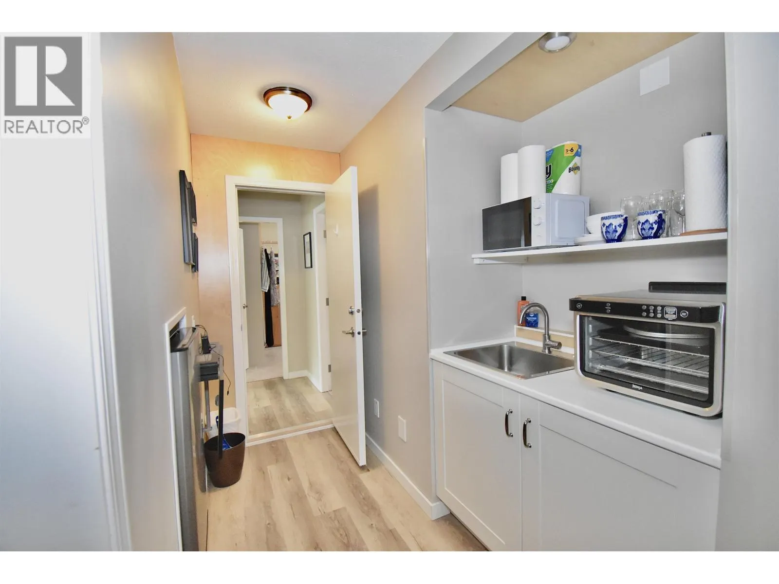 8086 DOGWOOD DRIVE