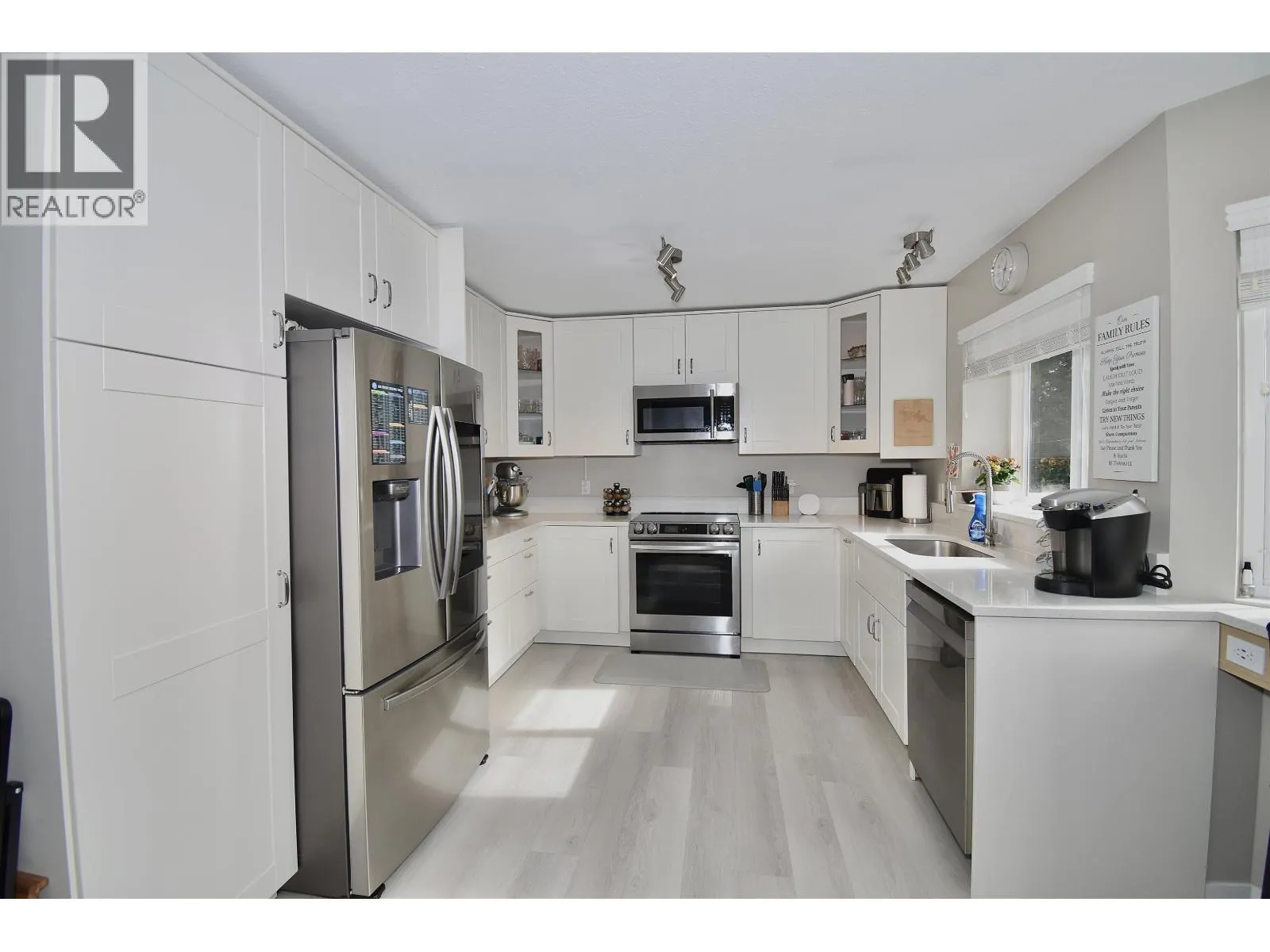 8086 DOGWOOD DRIVE