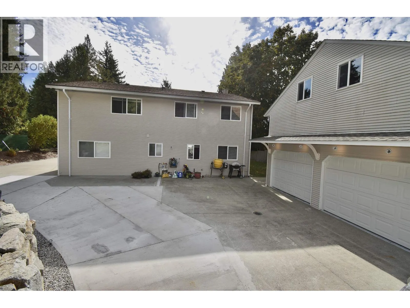 8086 DOGWOOD DRIVE
