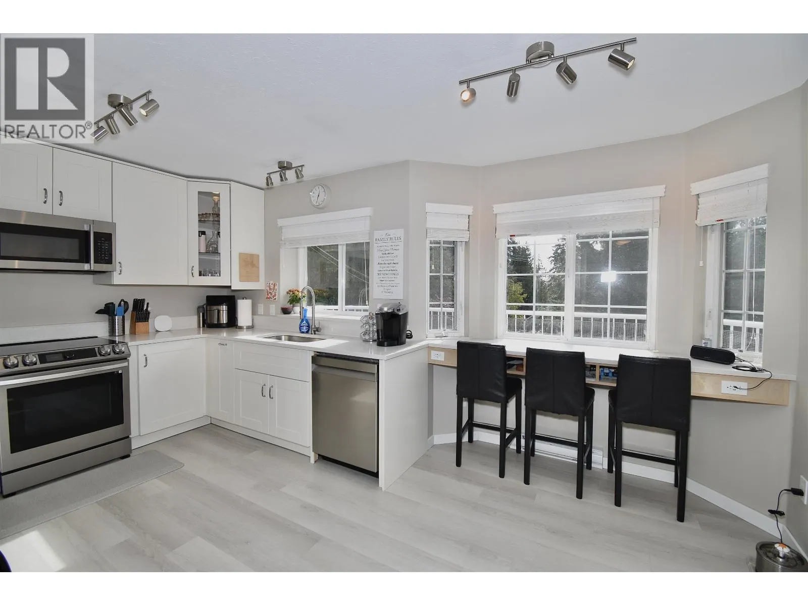 8086 DOGWOOD DRIVE