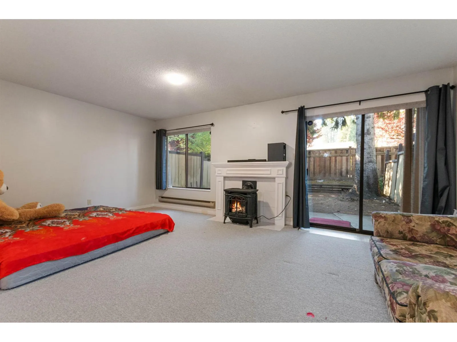 2 2998 MOUAT DRIVE