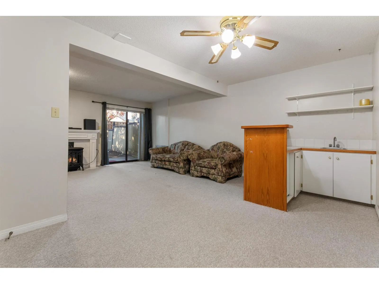 2 2998 MOUAT DRIVE