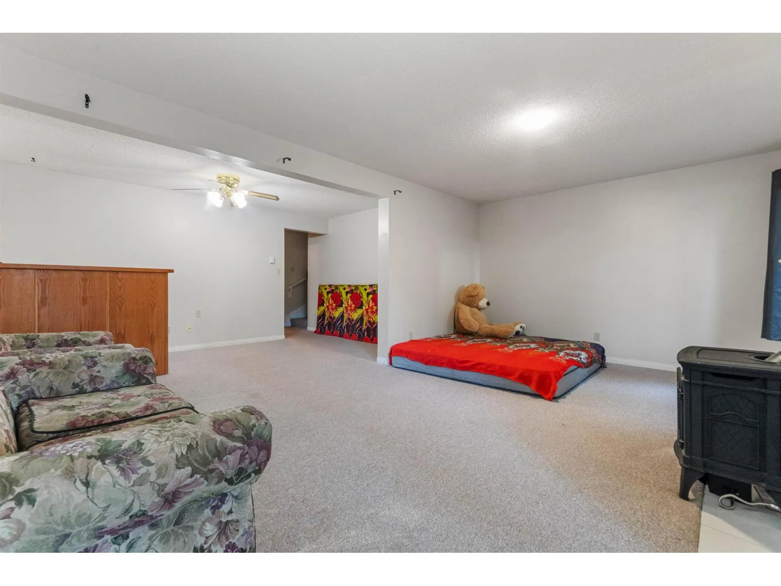 2 2998 MOUAT DRIVE