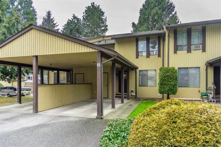 2 2998 MOUAT DRIVE