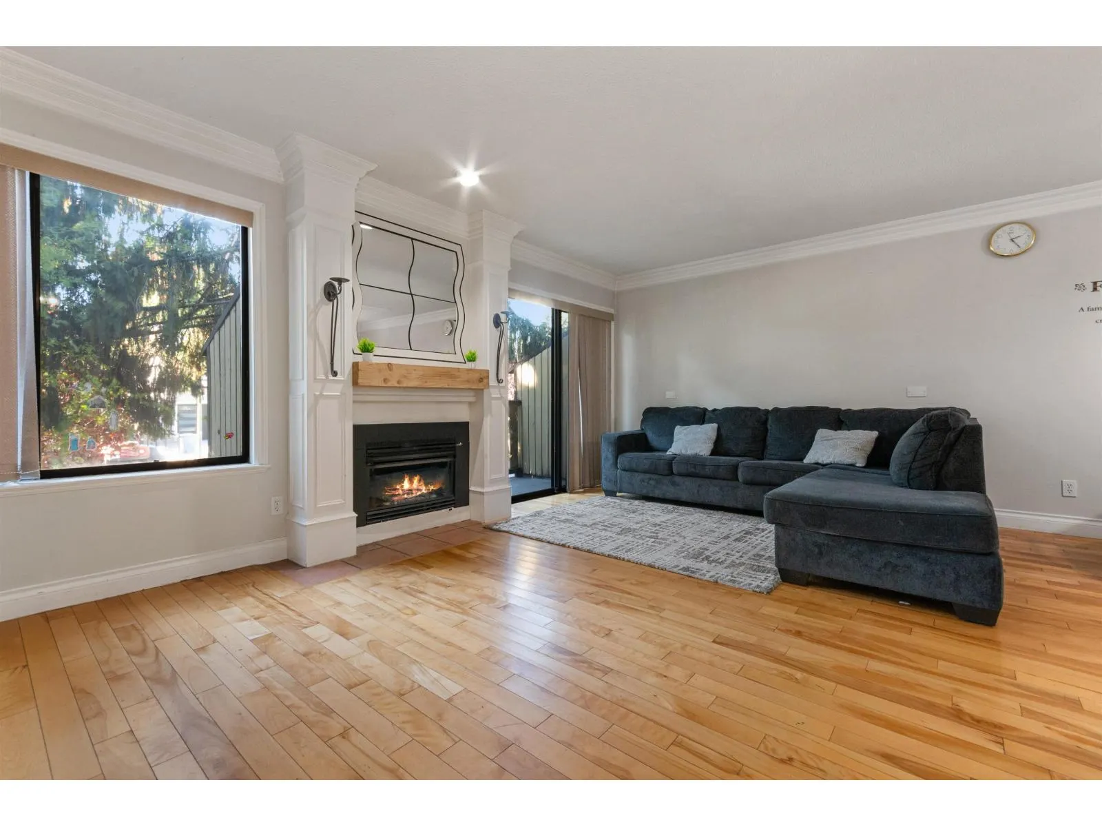 2 2998 MOUAT DRIVE