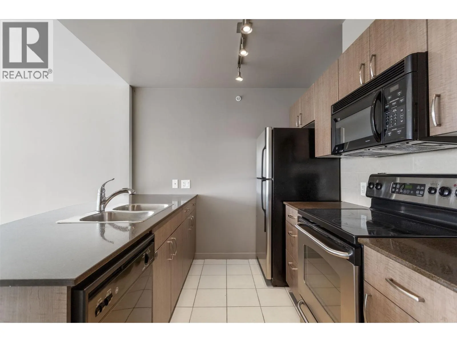 2613 610 GRANVILLE STREET