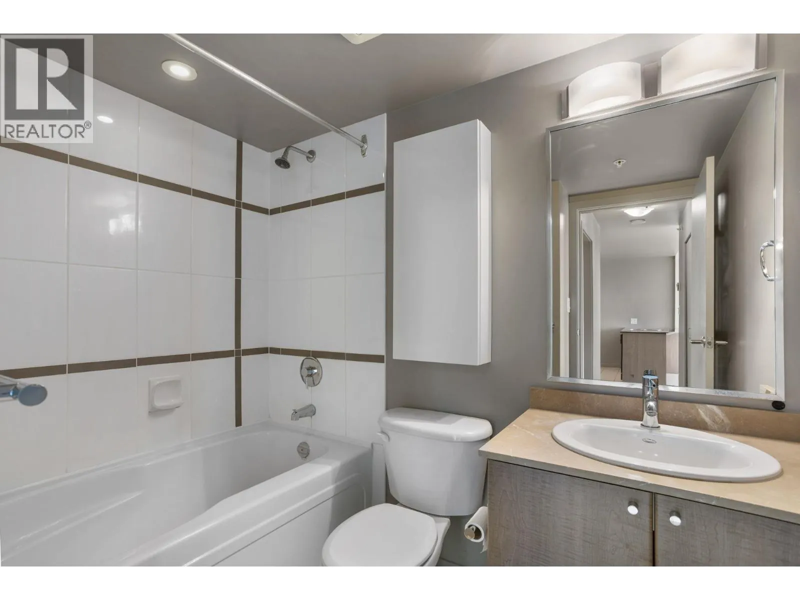 2613 610 GRANVILLE STREET