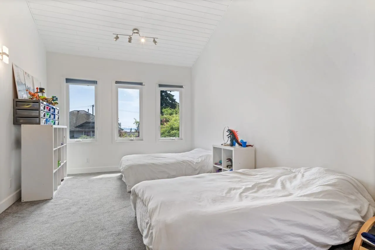 13044 14 AVENUE