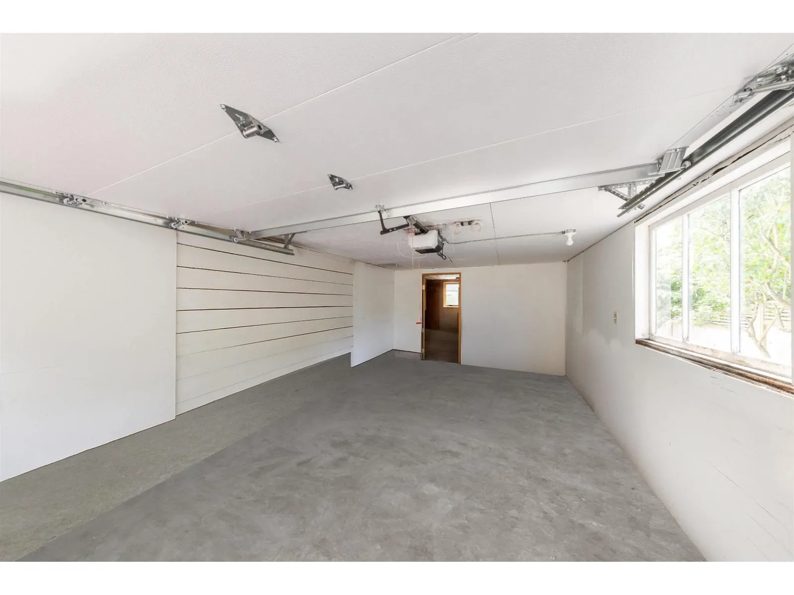13044 14 AVENUE