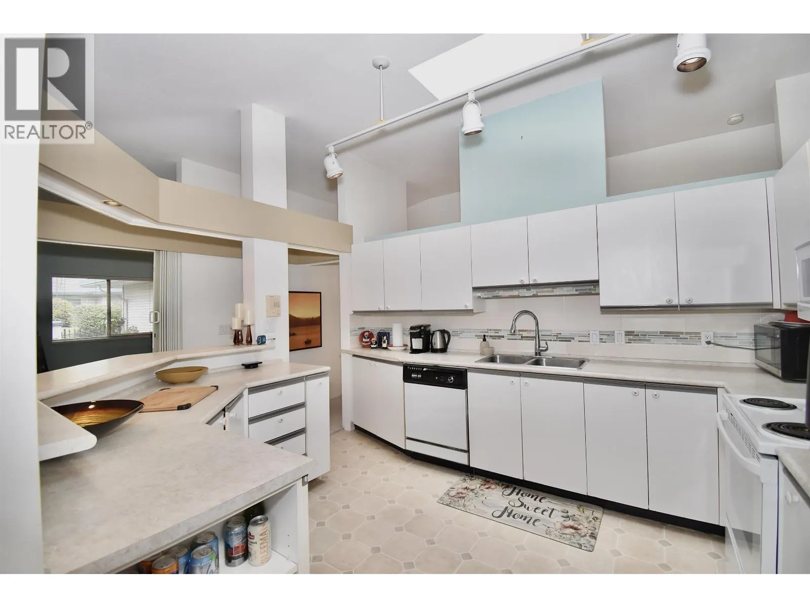 28 555 EAGLECREST DRIVE
