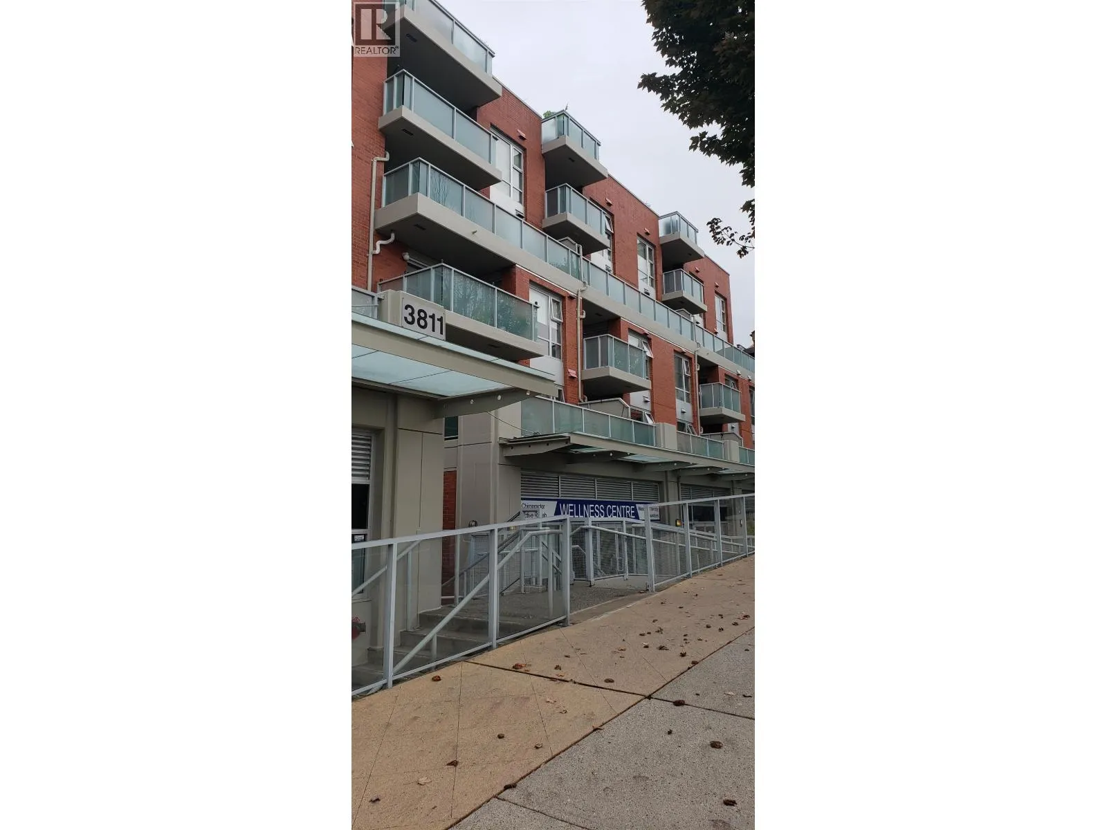 413 3811 HASTINGS STREET
