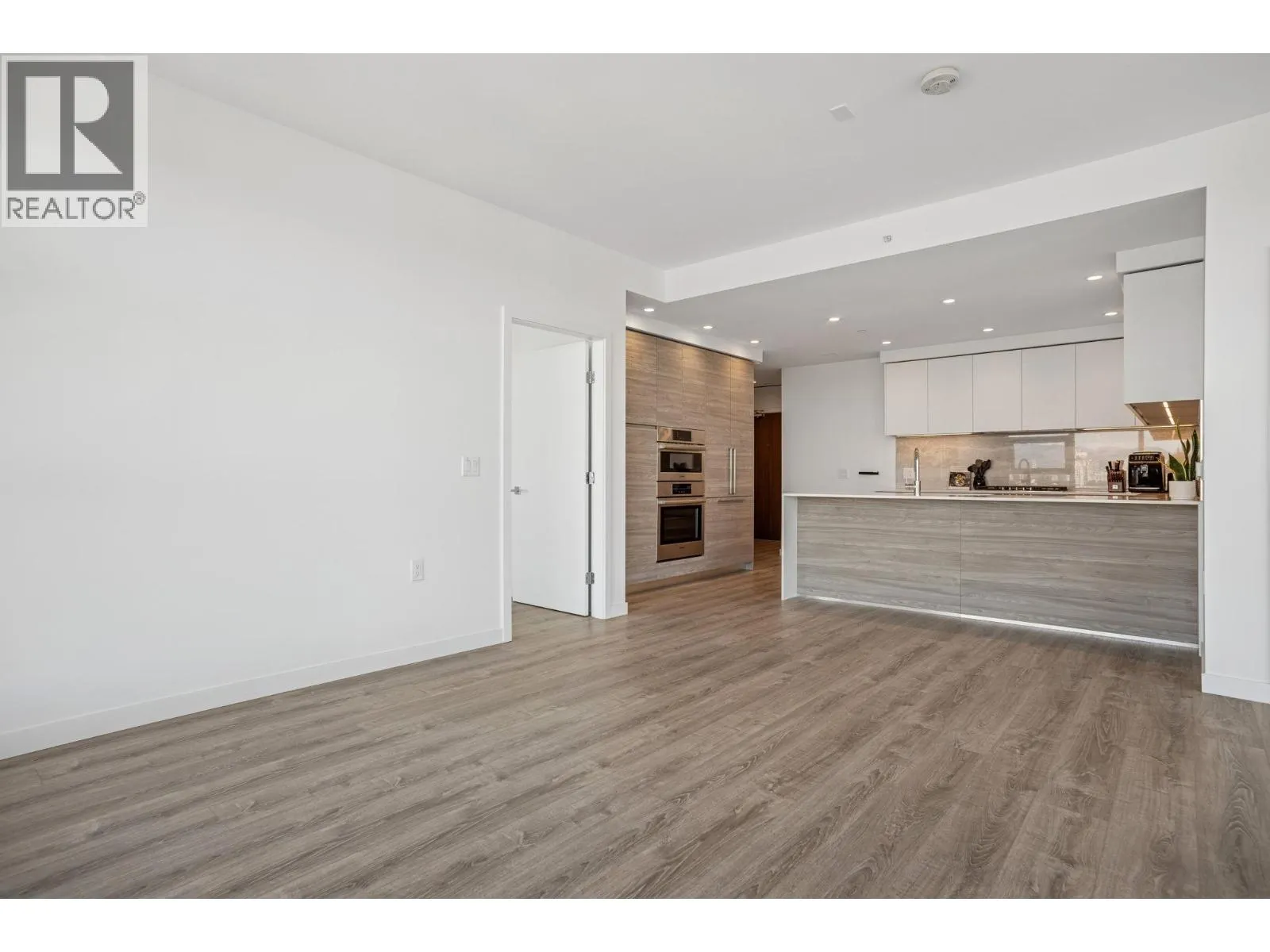 3703 680 QUAYSIDE DRIVE