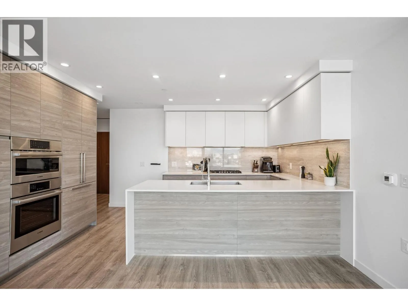 3703 680 QUAYSIDE DRIVE