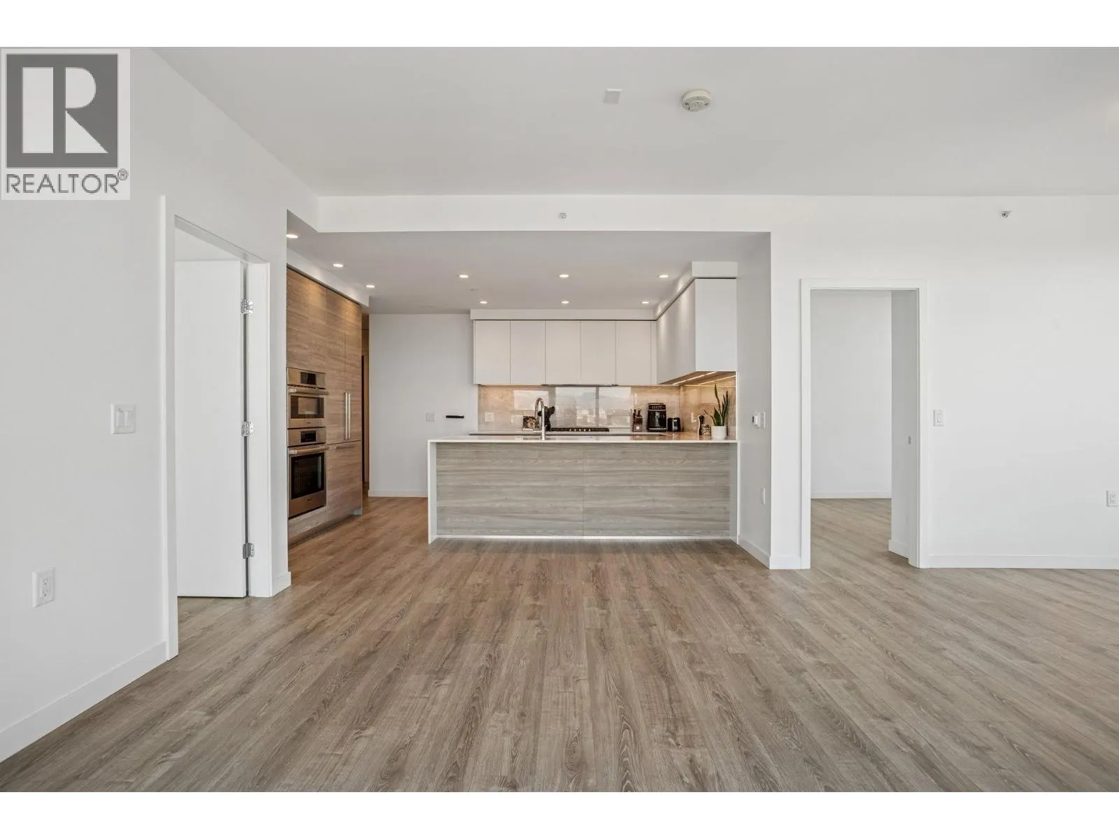 3703 680 QUAYSIDE DRIVE