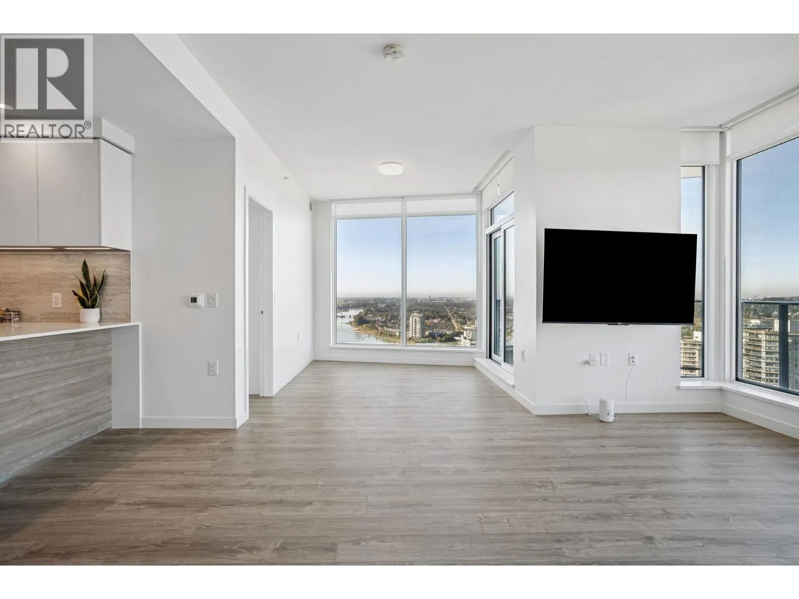 3703 680 QUAYSIDE DRIVE