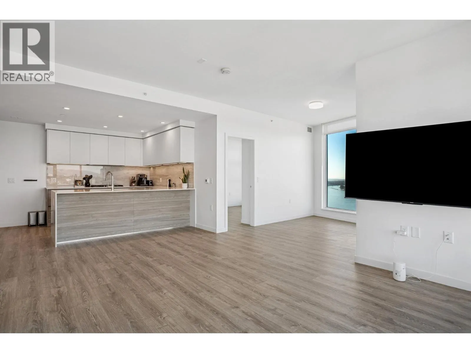 3703 680 QUAYSIDE DRIVE