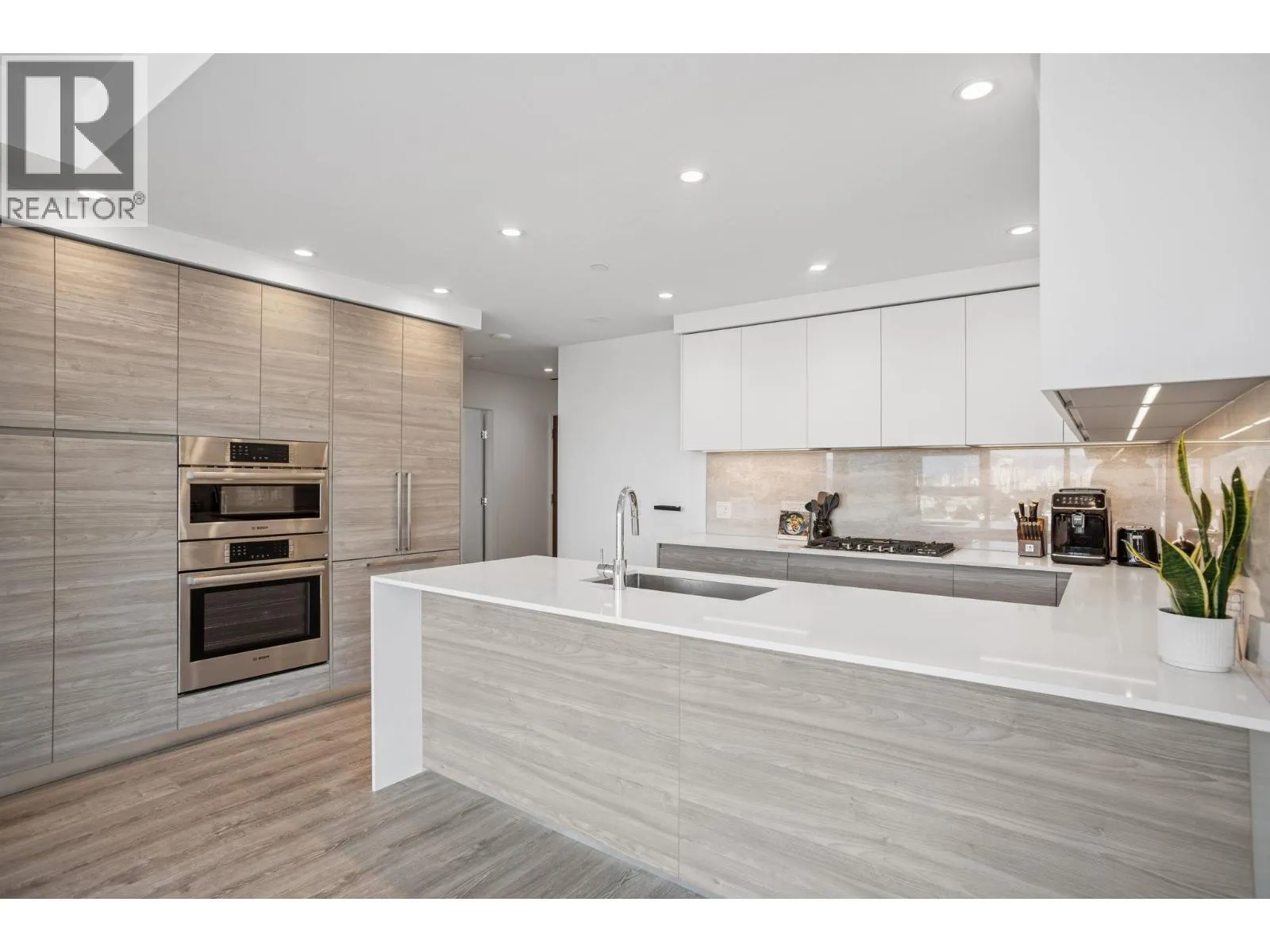 3703 680 QUAYSIDE DRIVE