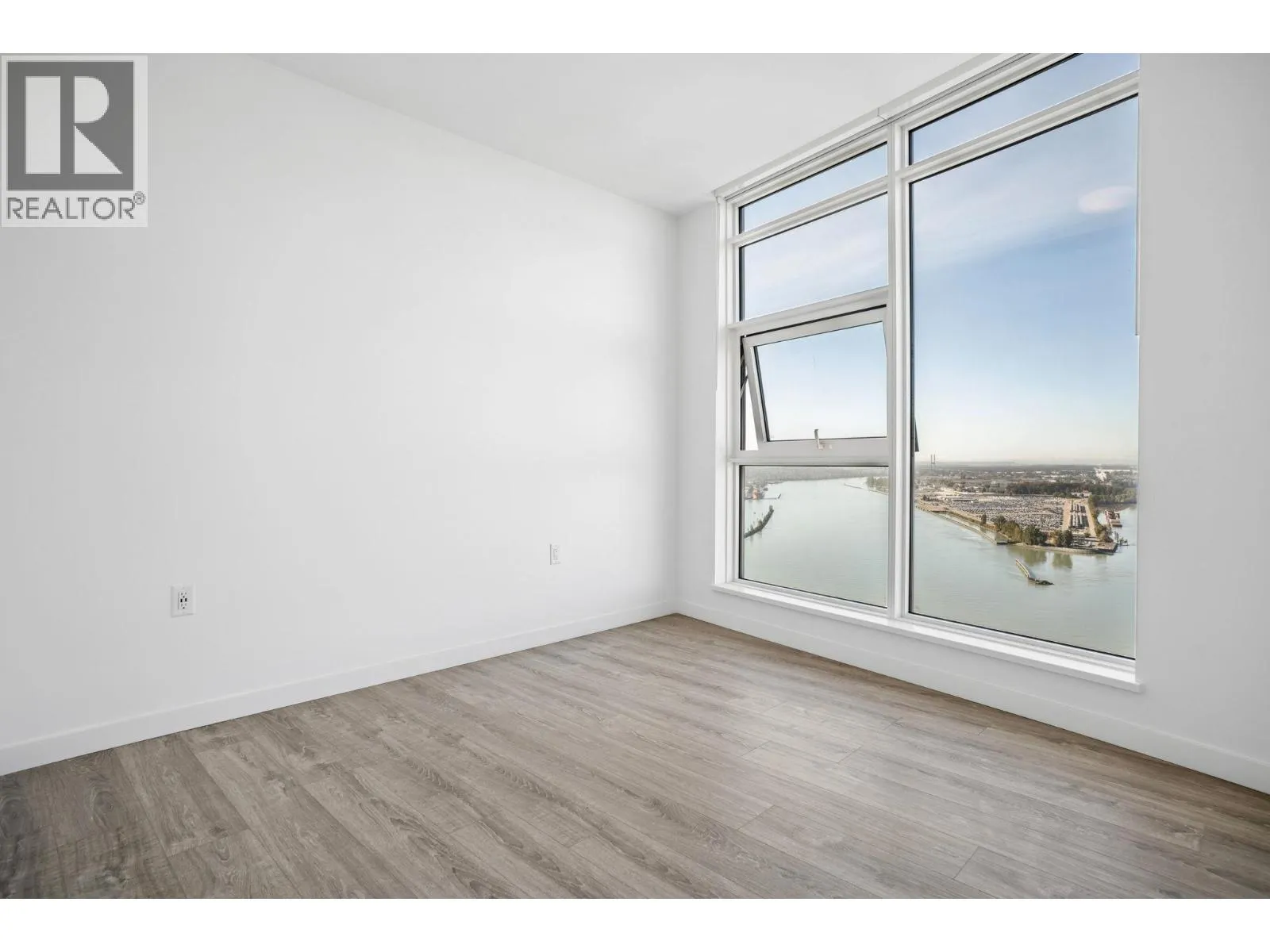 3703 680 QUAYSIDE DRIVE