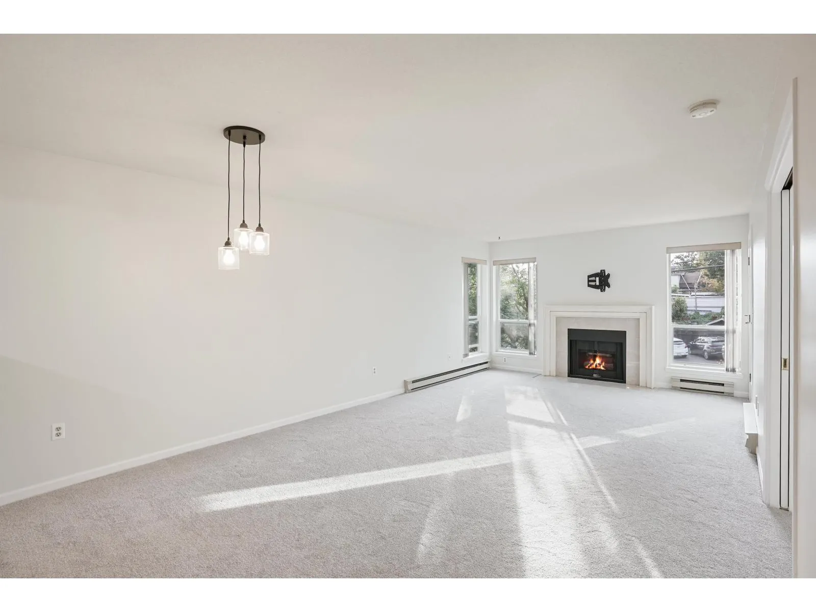 304 15717 MARINE DRIVE