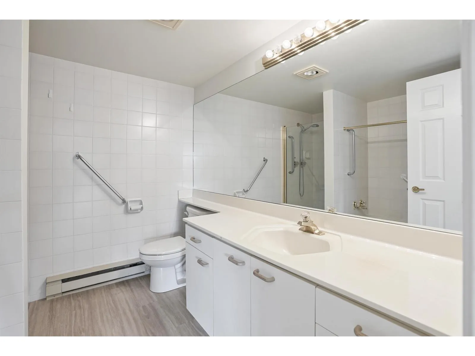 304 15717 MARINE DRIVE