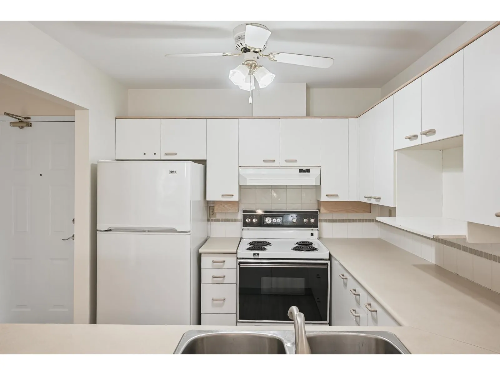 304 15717 MARINE DRIVE
