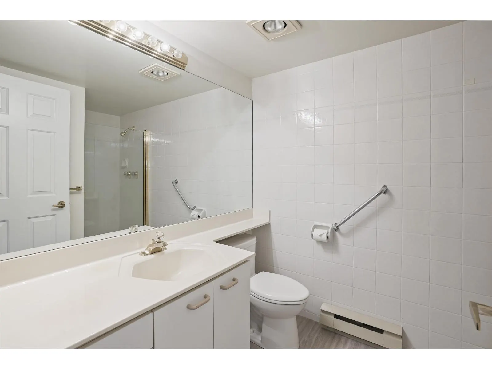 304 15717 MARINE DRIVE