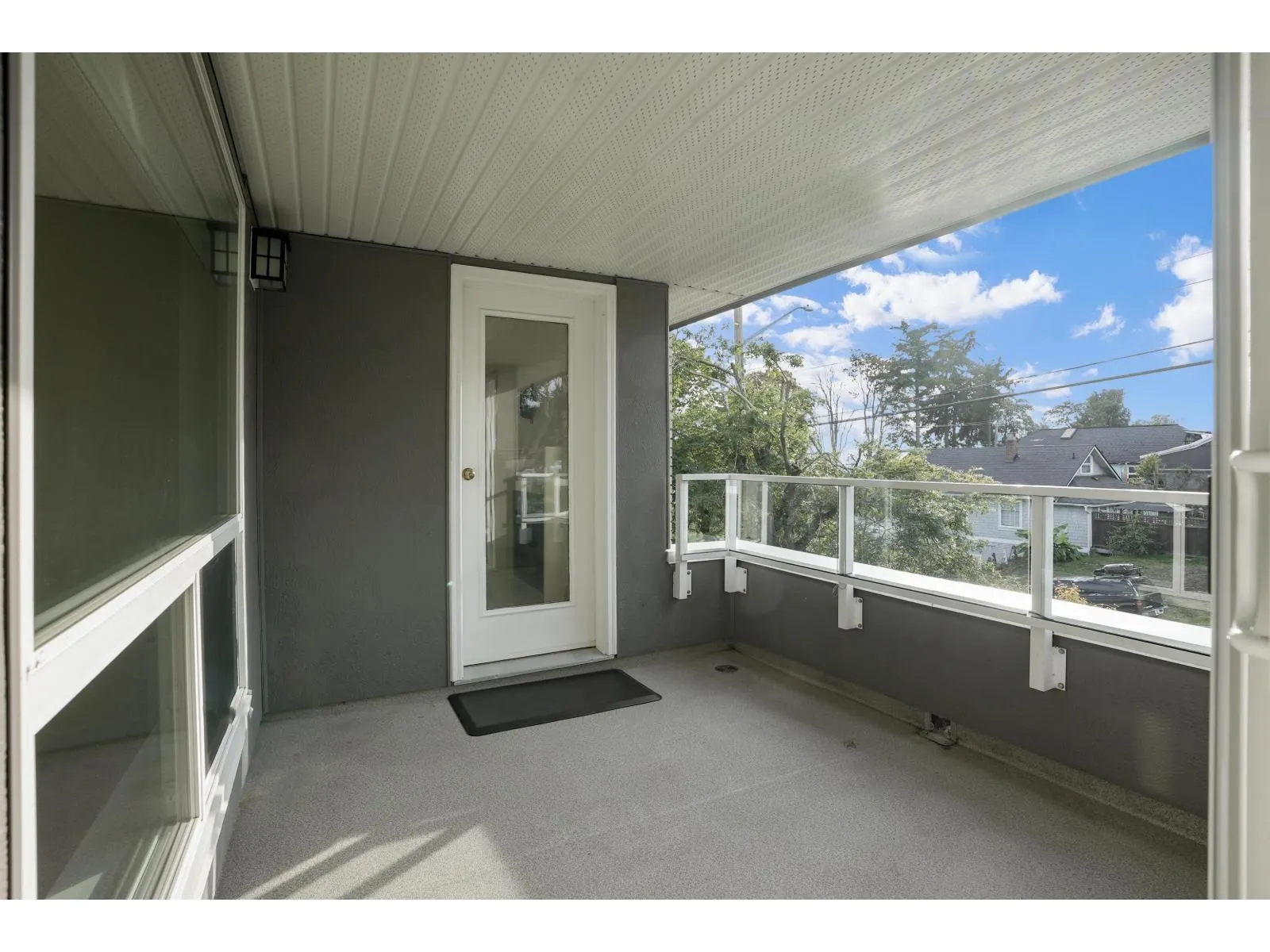 304 15717 MARINE DRIVE