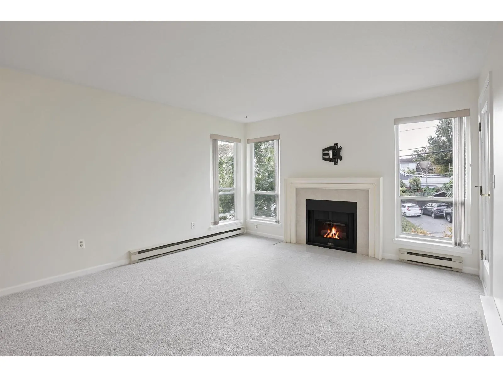 304 15717 MARINE DRIVE