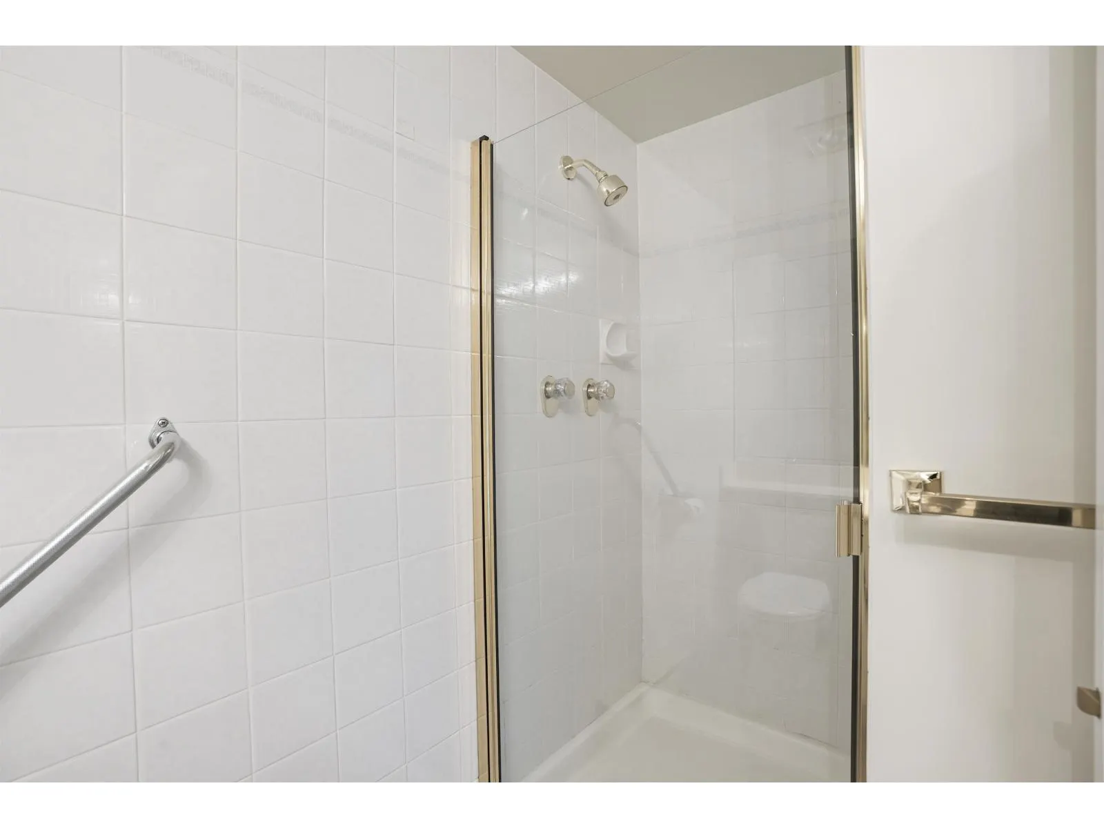 304 15717 MARINE DRIVE