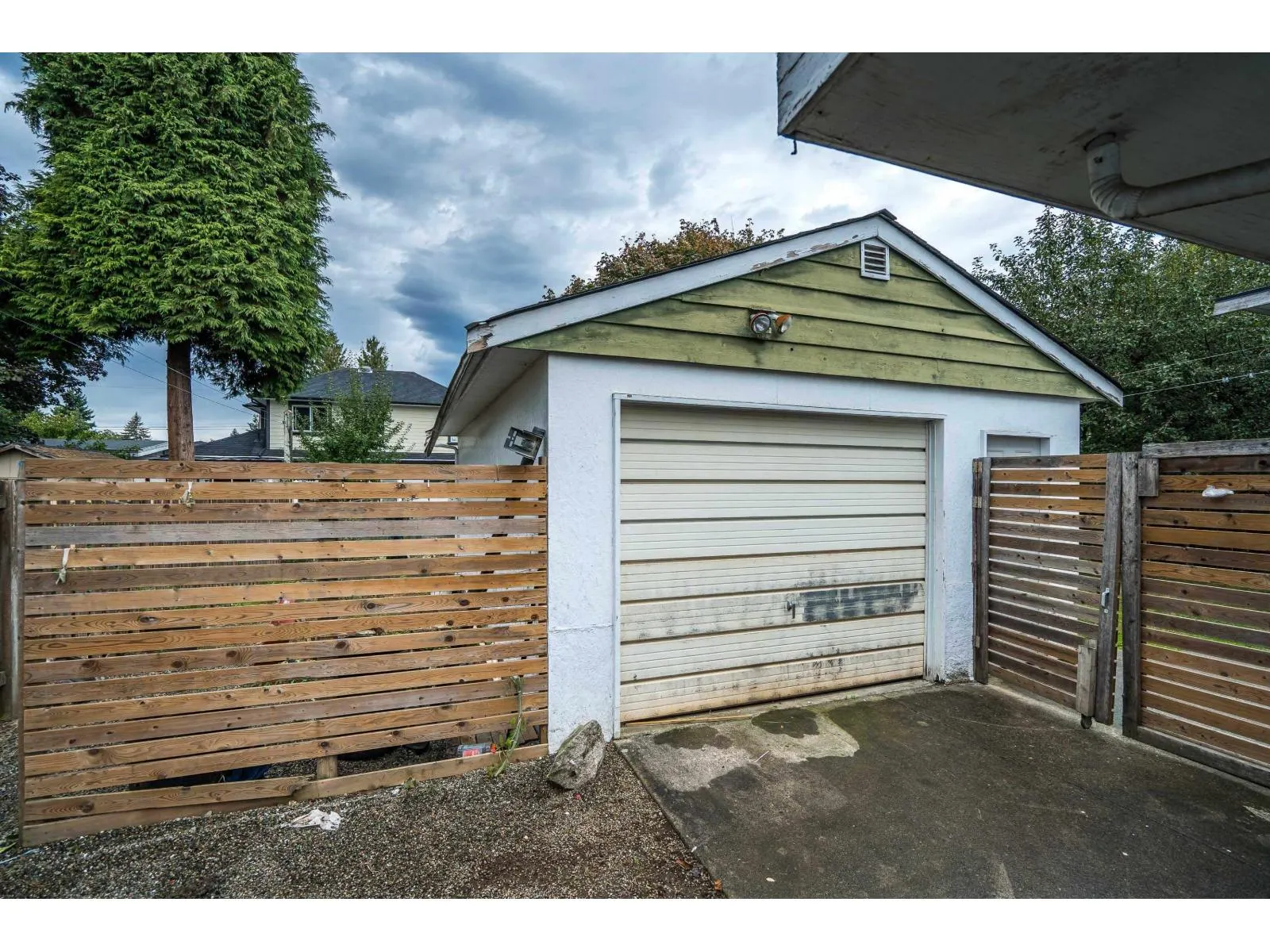 2545 LILAC CRESCENT