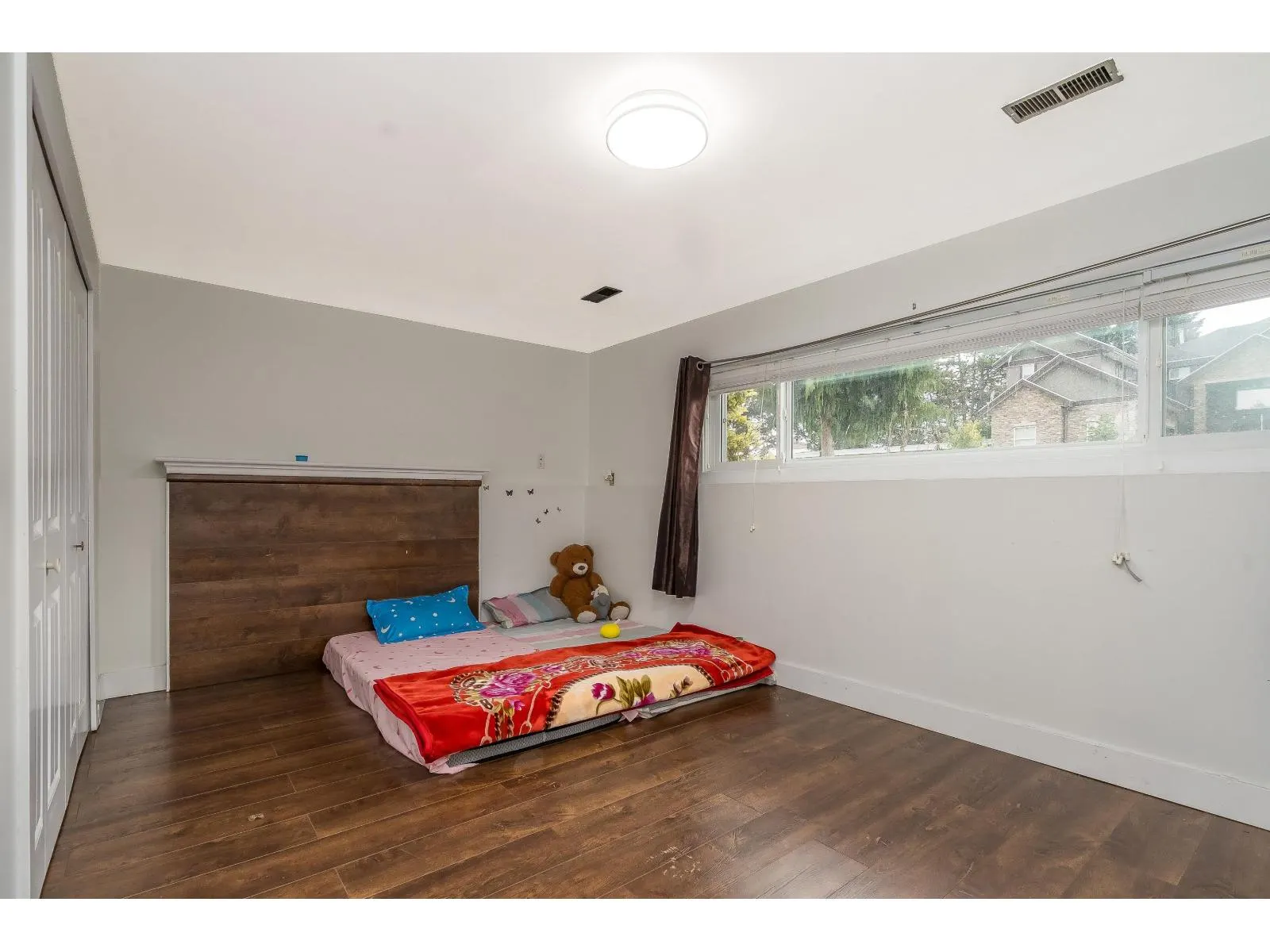 2545 LILAC CRESCENT