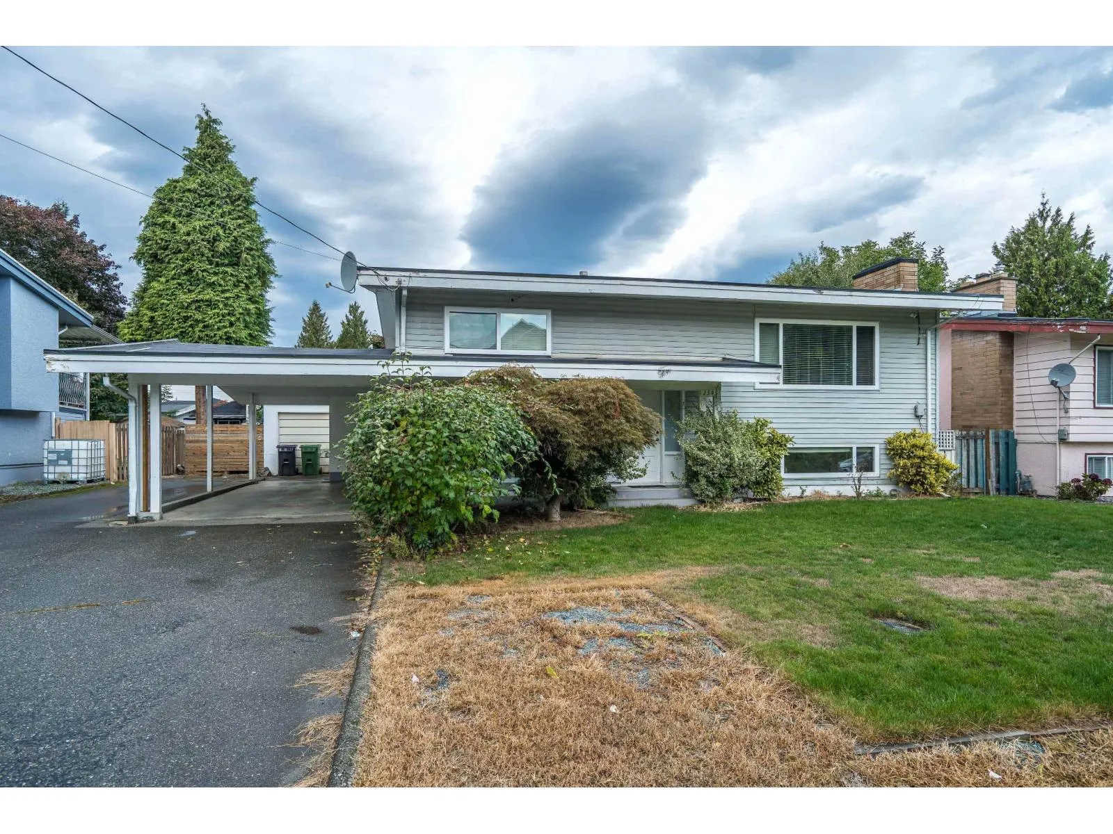 2545 LILAC CRESCENT