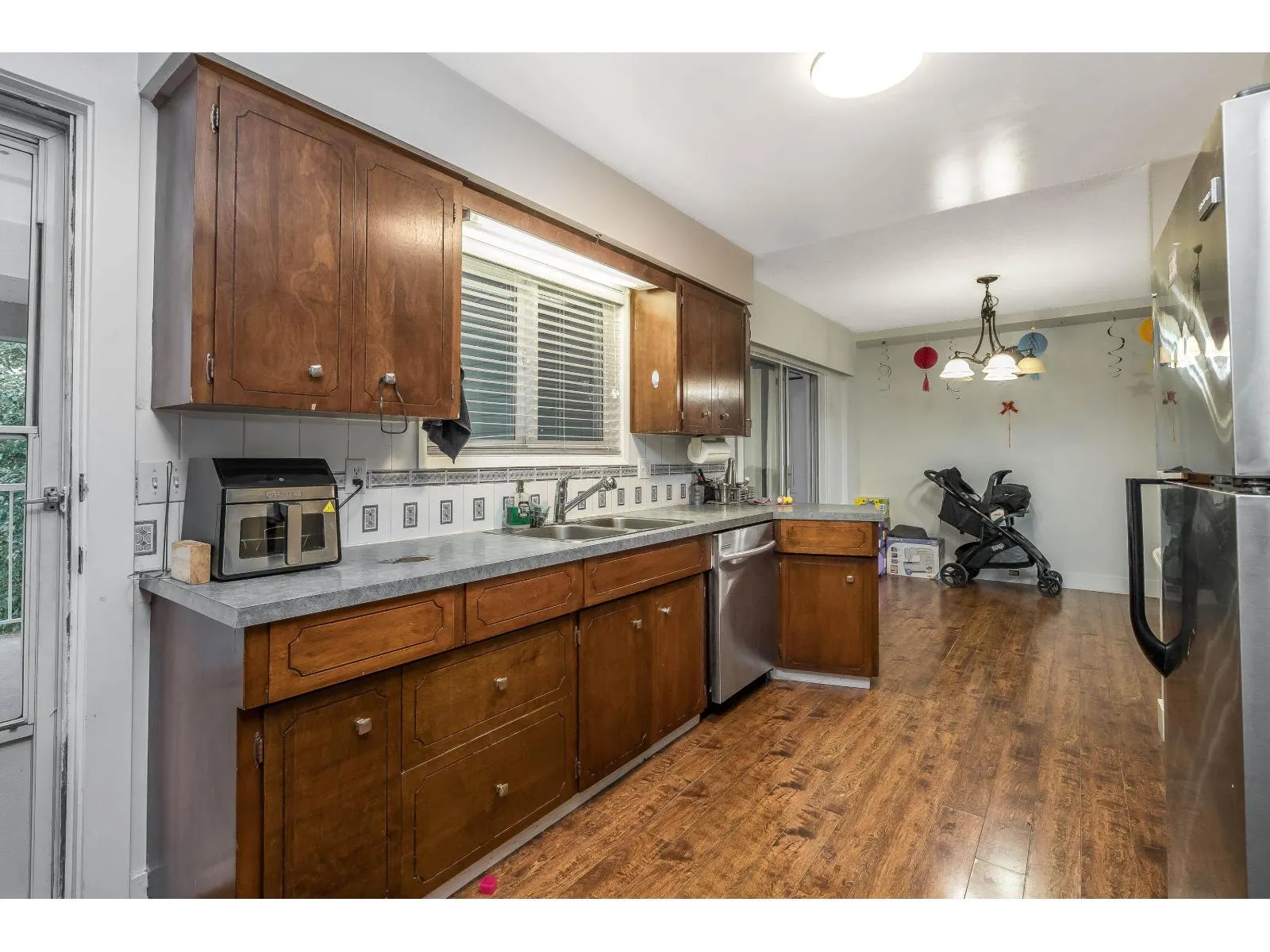 2545 LILAC CRESCENT