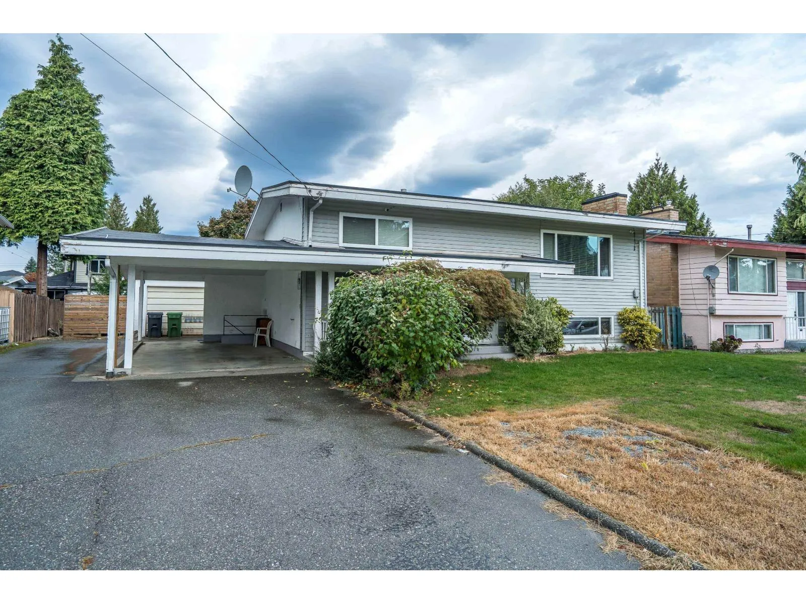 2545 LILAC CRESCENT