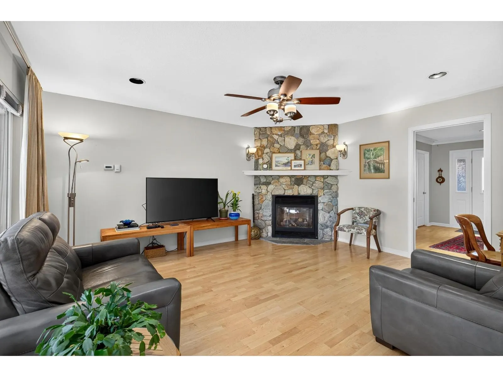 27012 25 AVENUE