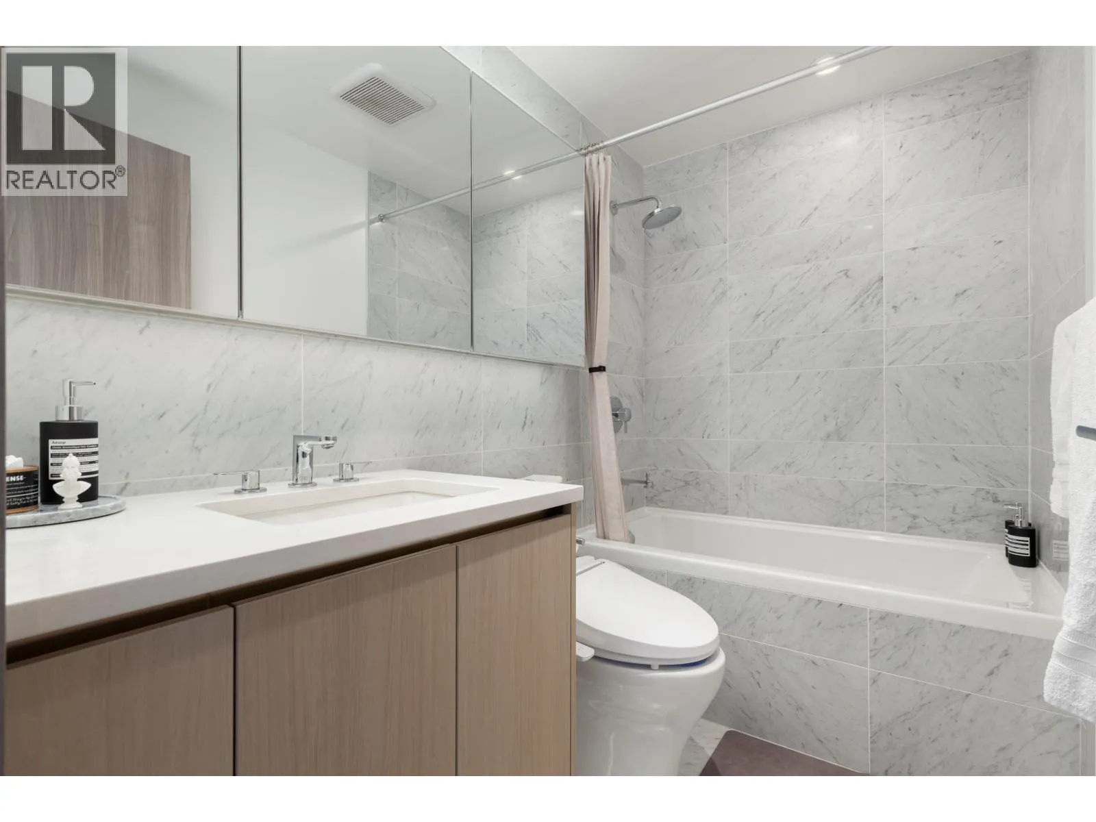 2203 4720 LOUGHEED HIGHWAY