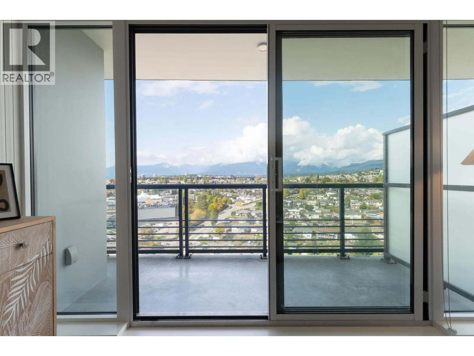 2203 4720 LOUGHEED HIGHWAY