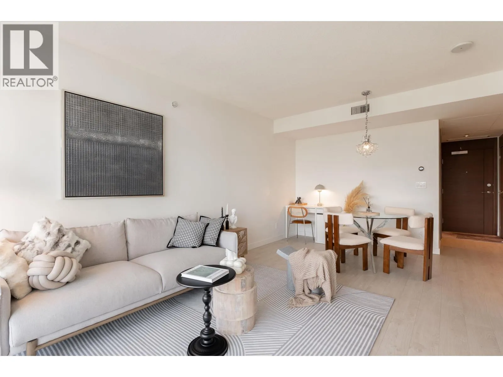 2203 4720 LOUGHEED HIGHWAY